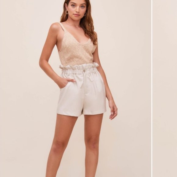 Astr Petunia Faux Leather Shorts in Sand Size M - Picture 2 of 11